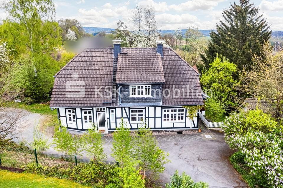 Immobilie in Morsbach - Charmantes Einfamilienhaus mit Einliegerwohnung und Scheune in Morsbach-Lichtenberg! - Bild 0
