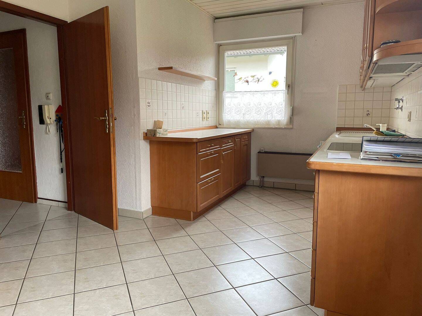 Immobilie in Wehretal - ---- KAUFPREISANPASSUNG---- Einfamilienhaus in schöner und begehrter Lage in Reichensachsen mit großem Balkon und großem Grundstück, 3 Garagen - Bild 3