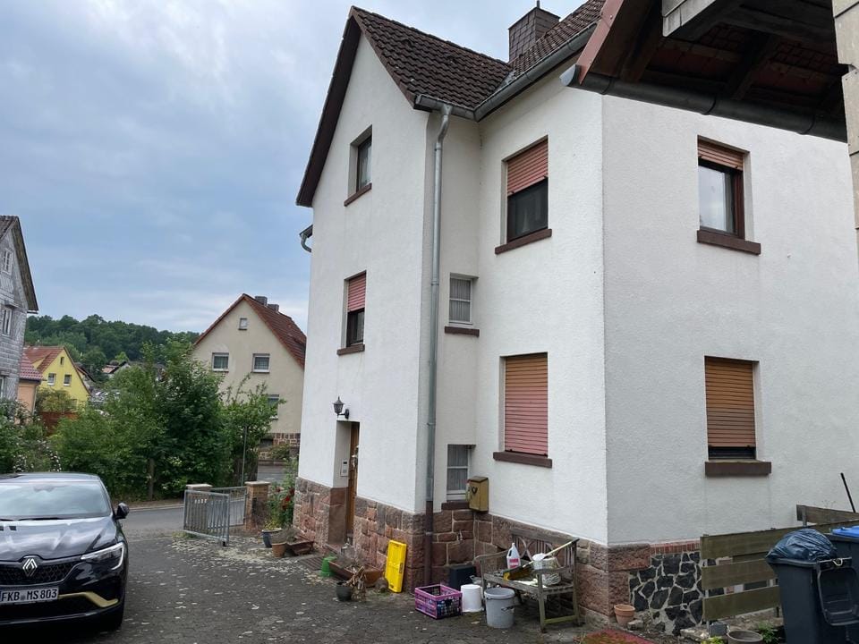 Immobilie in Ebsdorfergrund - Einfamilienhaus mit traumhaften Garten - Ruhiges Wohnen - nur 8 km von Marburg entfernt! - Bild 0