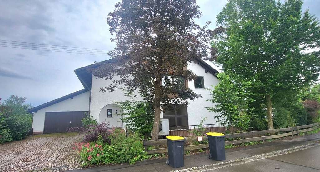 Immobilie in Ichenhausen - +++Ichenhausen-OT, 
großzügiges EFH, 
ca. 170 m² Wfl.,
Do.-Garage, 
inkl.. separates Baugrundstü - Bild 1