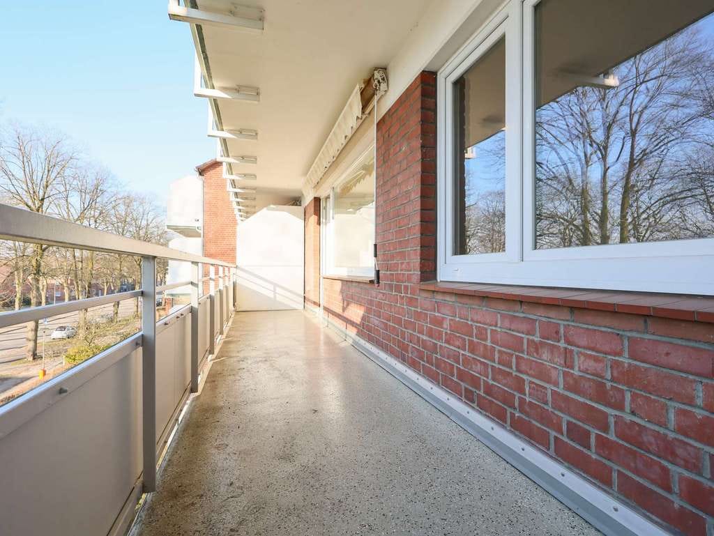 Immobilie in Bad Bramstedt - Modernisierte 3-Zimmer-Wohnung mit Balkon im Herzen von Bad Bramstedt! - Bild 2