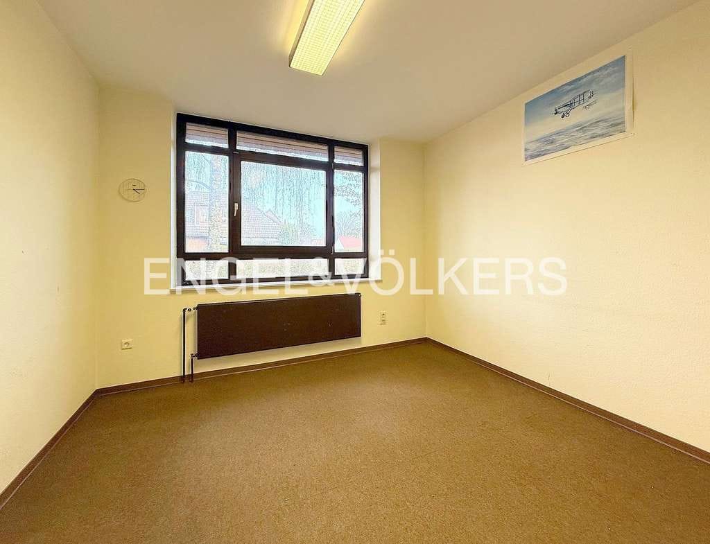 Immobilie in Schortens - Großzügiges Wandlungswunder: Ehemaliges Gemeindehaus mit 330 m² Fläche und Baugrund-Option - Bild 3