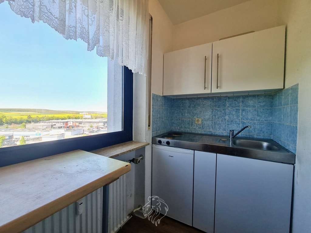 Immobilie in Würzburg - Bezugsfrei: 1-Zimmer-Wohnung mit Weitblick, Loggia & Aufzug in Würzburg-Lengfeld - Bild 4