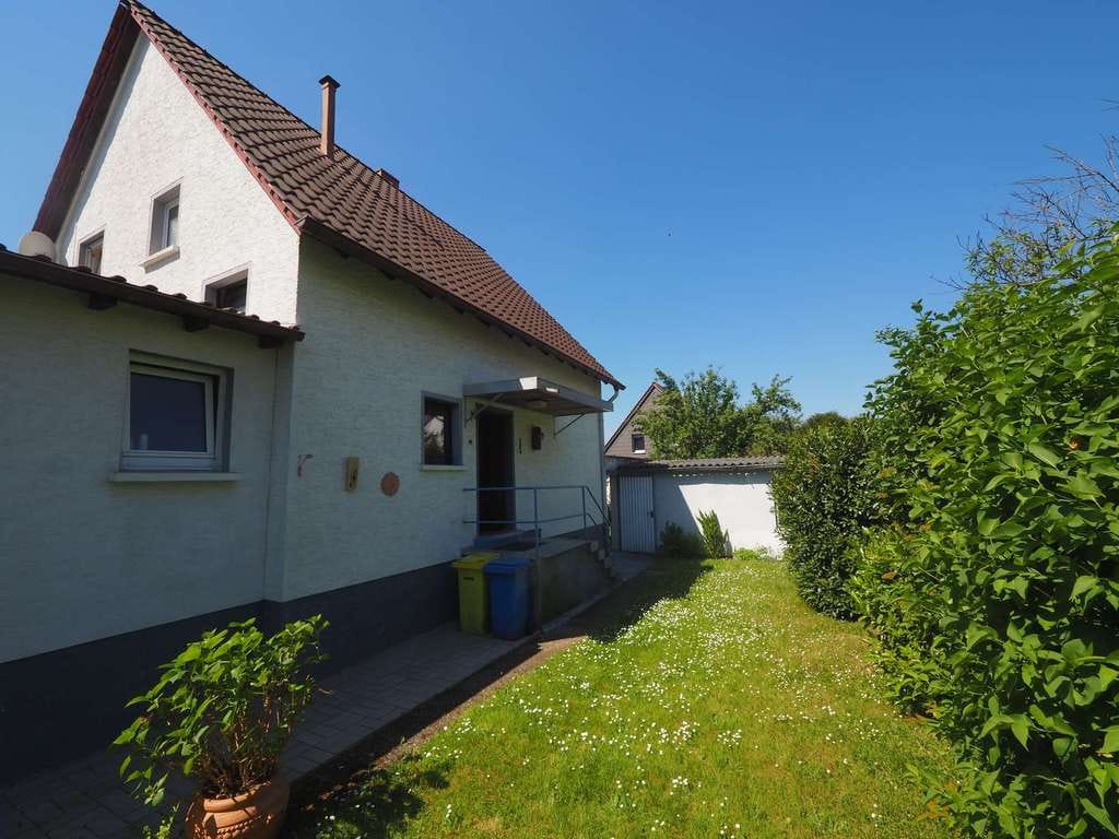 Immobilie in Zweibrücken - FREISTEHENDES EINFAMILIENHAUS MIT GARAGE UND GARTEN IN ZWEIBRÜCKEN-IXHEIM - Bild 2
