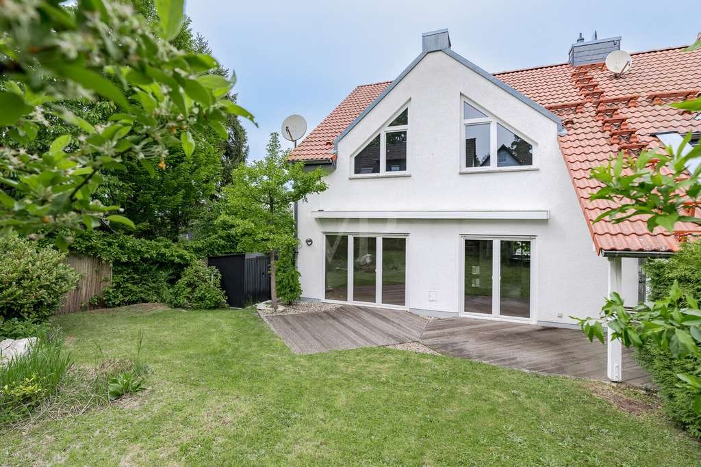 Immobilie in Wehrheim - Großzügige lichtdurchflutete Doppelhaushälfte in naturnaher Lage mit EBK, Kamin & Einliegerapartment - Bild 0