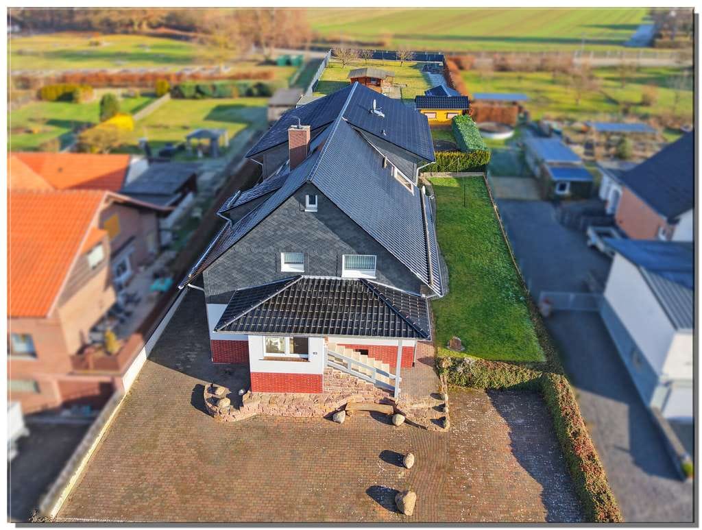 Immobilie in Hofgeismar - Seltene Kaufgelegenheit, 2 Häuser zum Preis von einem, Hofgeismar-Hombressen - Bild 1