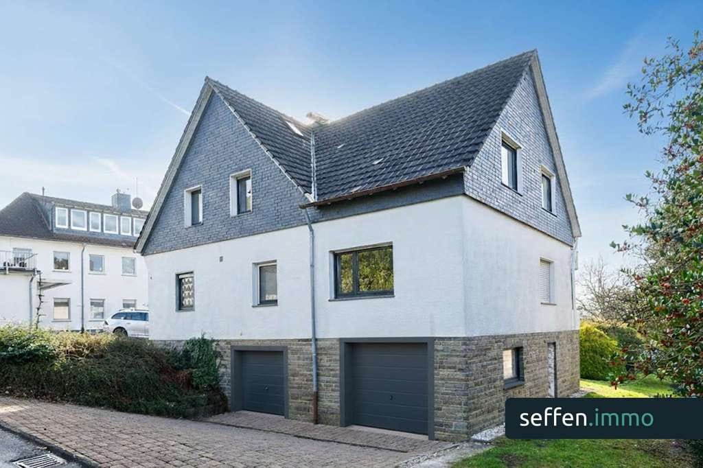 Immobilie in Lindlar - Wohnidyll im Grünen: 2 Einheiten & Garagen, großer Garten & Panorama-Wintergarten! 241 m² Wohnfläche - Bild 0